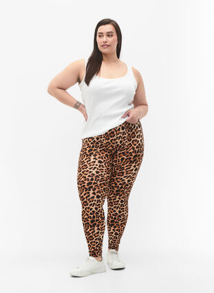 Zizzi Viskos leggings med leopardmönster, Leo, Model image number 2