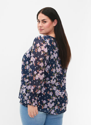 Zizzi Blommig blus med långa ärmar och v-hals, Blue Small Fl. AOP, Model image number 1