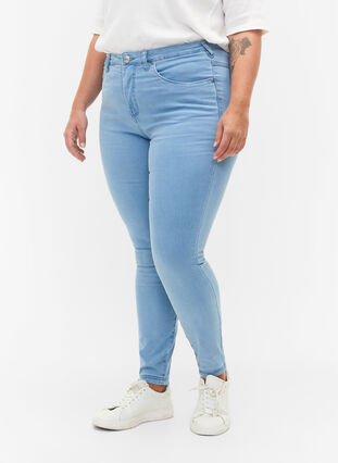 Zizzi Super slim Amy jeans med hög midja, Ex Lt Blue, Model image number 2