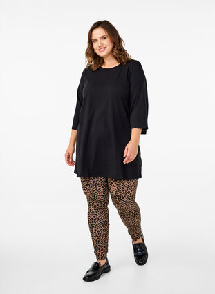 Zizzi Viskos leggings med leopardmönster, DARK LEO AOP, Model image number 2