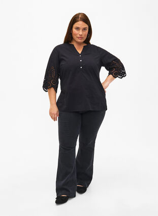 Zizzi Skjortblus med broderie anglaise och 3/4-ärmar, Black, Model image number 2