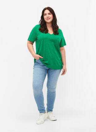 Zizzi Kortärmad enkel t-shirt med v-ringning, Jolly Green, Model image number 2