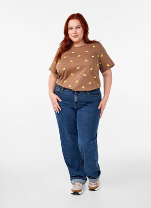 Zizzi T-shirt med hjärtan i ekologisk bomull., Coca M. Lemon Emb., Model image number 2