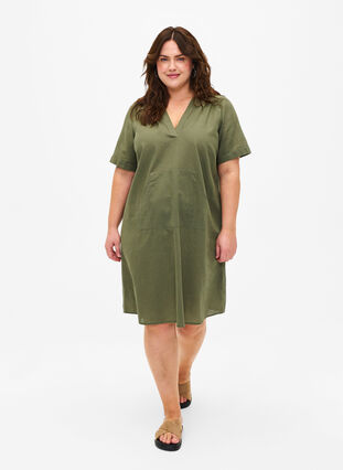 Zizzi Huvklänning i bomullsblandning med linne, Deep Lichen Green, Model image number 2