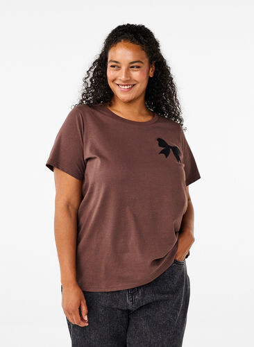 Zizzi T-shirt i bomull med fluga, C. Martini W. Black, Model image number 0