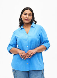 Skjortblus med knappstängning i bomulls- och linneblandning, Marina, Model