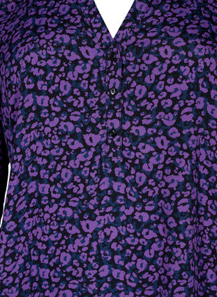 Zizzi Blus i viskos med 3/4 ärmar, Purple Leo AOP, Packshot image number 2