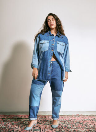 Zizzi Mille mom fit-jeans med färgblock och hög midja, Light Blue Denim, Image image number 0