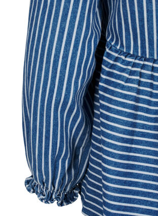 Zizzi Randig denimblus med knytband fram, Blue Denim Stripe, Packshot image number 3