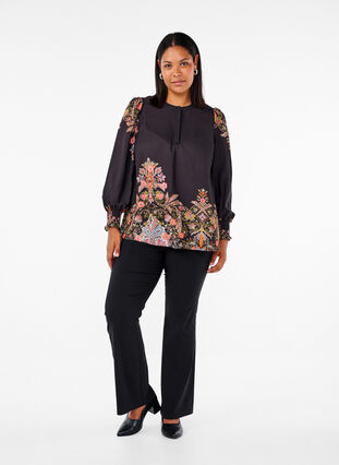 Zizzi Blus med paisleymönster, Black Paisley, Model image number 3