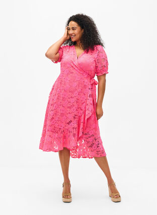 Zizzi Omlottklänning med spets och korta ärmar, Pink Carnation, Model image number 0