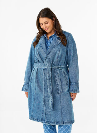 Zizzi Trenchcoat i denim med bälte, Blue Denim, Model image number 3