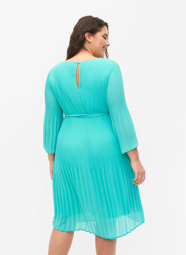 Zizzi Plisserad klänning med 3/4-ärmar, Turquoise, Model image number 1