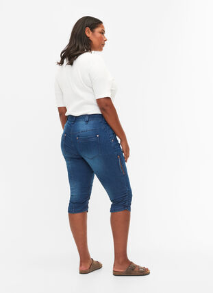 Zizzi Slim fit capri-jeans med fickor, Dark blue denim, Model image number 2