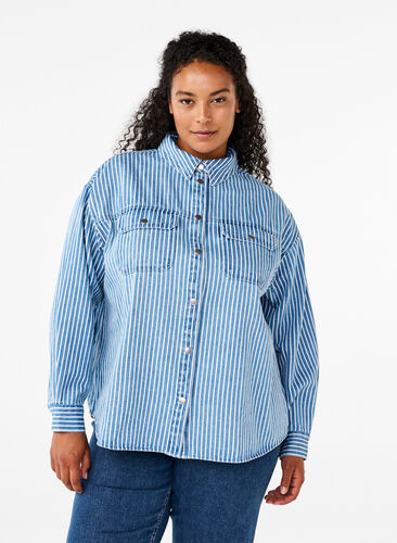 Zizzi Enfärgad jeansskjorta med bröstfickor, Light B.Denim Stripe, Model image number 0