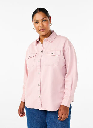 Zizzi Enfärgad jeansskjorta med bröstfickor, Pale Mauve, Model image number 0